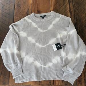 100% acrylic NWT Simply Vera Wang sweater